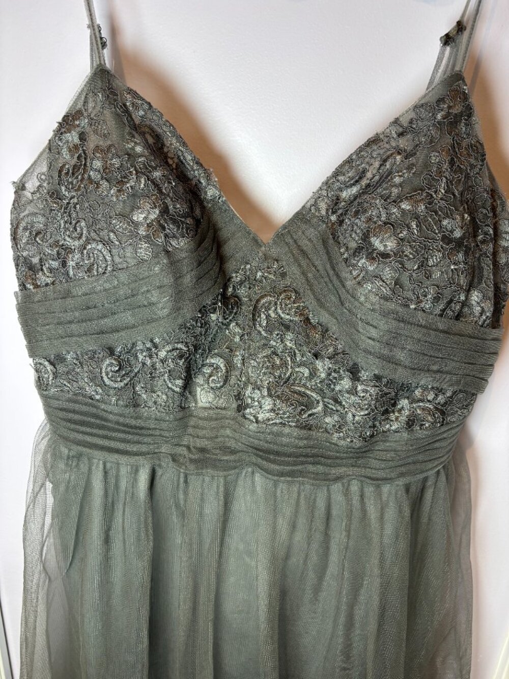 Beautiful Azazie Lace Detail Bridesmaid/Prom Gown Size A18 - Picture 3 of 11